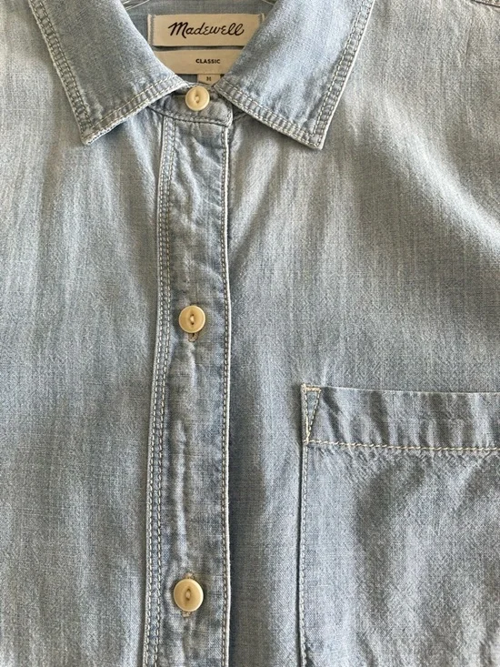 Madewell Classic Light Chambray Button Down Shirt in Medium - Picture 8 of 15